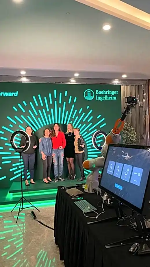 Glambot - Event Photo 20