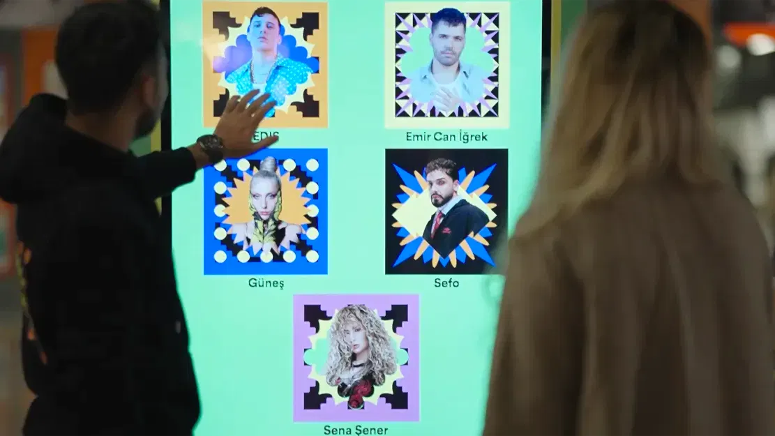 Spotify Wrapped Augmented Selfie - SPOTIFY